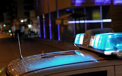 Άγνωστοι ανατίναξαν το αυτοκίνητο του αρχιφύλακα φυλακών Κορυδαλλού