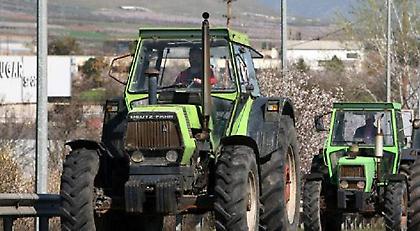 Οι αγρότες «ζεσταίνουν» τις μηχανές στα τρακτέρ -Ετοιμοι για νέα μπλόκα