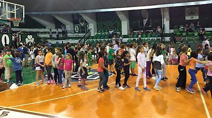 «Πλημμύρισε» από παιδιά ο «Τάφος του Ινδού» (pics)