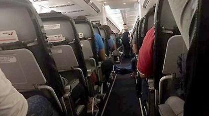 Τρόμος σε αεροσκάφος: Πέρασαν την μισή πτήση δίπλα στο άψυχο σώμα της συνεπιβάτιδάς τους