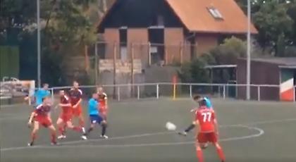 Η πιο… περίεργη γκολάρα που έχεις δει ποτέ! (video)