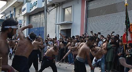 Δείτε το αυτομαστίγωμα των σιιτών στον Πειραιά για την Ασούρα!