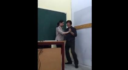 Καθηγητής στο ΑΠΘ χορεύει τάνγκο την ώρα του μαθήματος