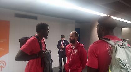 Η εγκάρδια συνομιλία του Χάντερ με τους πρώην συμπαίκτες του (pics)