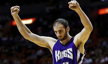 Νίκη οι Κινγκς με βασικό τον Κουφό!