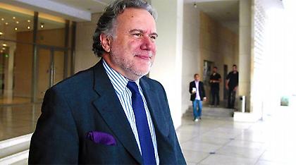 Έσπασαν τον «κουμπαρά» για να πληρώσουν συντάξεις