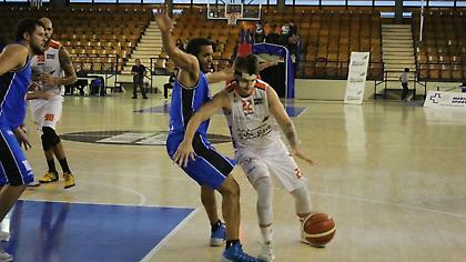 Νίκη με σούπερ και... μασκοφόρο Παπαντωνίου