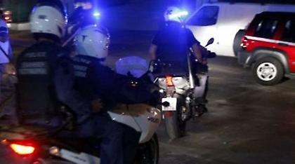 «Χειροπέδες» σε αστυνομικούς που δούλευαν σε μπαρ στο Γκάζι