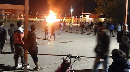 Νύχτα έντασης στο Ωραιόκαστρο - Όδηγός παρέσυρε και σκότωσε δύο πρόσφυγες