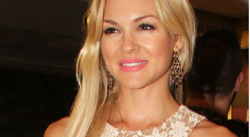 Βίκυ Κάβουρα: Φόρεσε το see through της, έπεσε στο πάτωμα και μας είπε… «Καλημέρα»!