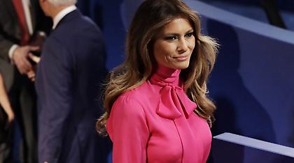 Η Μελάνια Τραμπ «αθώωνει» τον σύζυγό της: Τον «παρακίνησαν» να κάνει σεξιστικά σχόλια