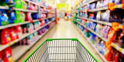 Κόβουν ακόμα και από τα τρόφιμα τα ελληνικά νοικοκυριά