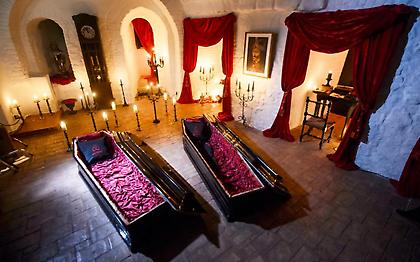 Διανυκτέρευση στα φέρετρα του Δράκουλα