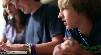 Kaspersky Labs: Τα αγόρια «σερφάρουν» διαφορετικά από τα κορίτσια