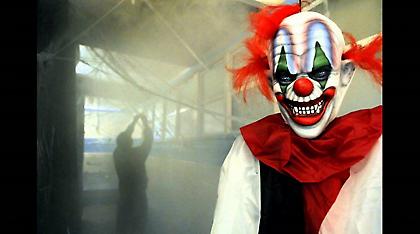 ΗΠΑ: Κλόουν απείλησαν κοπέλες με μαχαίρι και έσβησαν τσιγάρα στα πρόσωπά τους!