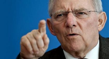 WSJ: Ο Σόιμπλε επιθυμεί την εποπτεία των κρατικών προϋπολογισμών από τον ESM