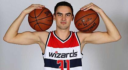 Ο Σατοράνσκι... έκανε πλάκα στον Λεμπρόν! (video)