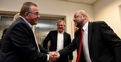 Σουλτς προς Μουζάλα: Η Ελλάδα καθυστερεί τις επιστροφές μεταναστών στην Τουρκία