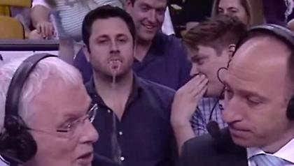 Αυτός είναι ο πιο «μπίχλας» οπαδός που υπάρχει (video)