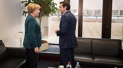 Υποσχέσεις χωρίς δεσμεύσεις για το χρέος από Μέρκελ-Ολάντ