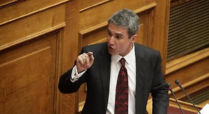 «Κόντρα» Λοβέρδου - Παππά για τον διαγωνισμό τηλεοπτικών αδειών