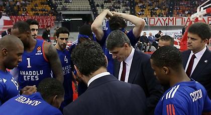 Έξαλλος ο τιμ μάνατζερ της Εφές με την εμφάνιση στο ΣΕΦ!