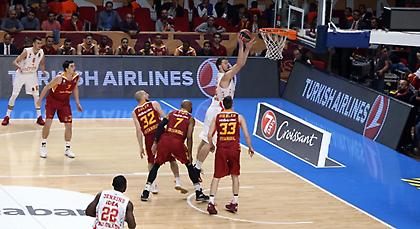 Ερυθρός Αστέρας με… τσαμπουκά μέσα στην Πόλη!