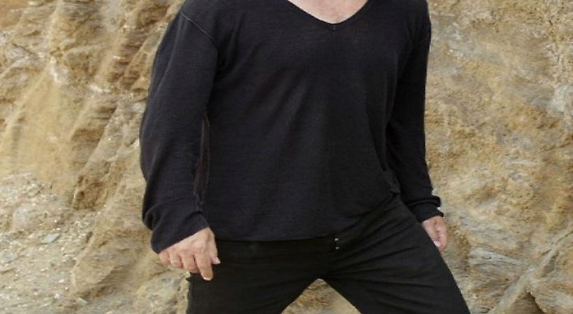 Πασίγνωστος Έλληνας τραγουδιστής μιλά ανοιχτά για τον εθισμό του στο αλκοόλ