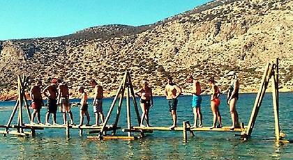 Πλήρωσαν για να ναυαγήσουν σε ελληνικό νησί