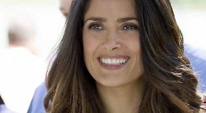 Ο Τραμπ την έπεσε στην Σάλμα Χάγιεκ, έφαγε πόρτα και την είπε «κοντή»!