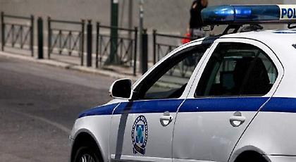 Γυναίκα πέταξε καρέκλα σε αστυνομικό στην κεντρική πλατεία της Καλαμάτας