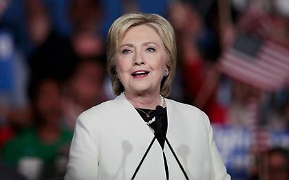 Χίλαρι Κλίντον: «Πληγωμένος χαμένος» και «απειλή για τη δημοκρατία» ο Τραμπ