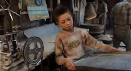 BBC: Προσφυγόπουλα από τη Συρία δουλεύουν σε φάμπρικες γνωστών εταιριών ρούχων στην Τουρκία