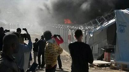 Εξέγερση μεταναστών στη Μόρια: Έβαλαν φωτιά στο hot spot