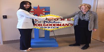 Ενίσχυση των αεροπορικών δρομολογίων από τις ΗΠΑ ζητά η Κουντουρά