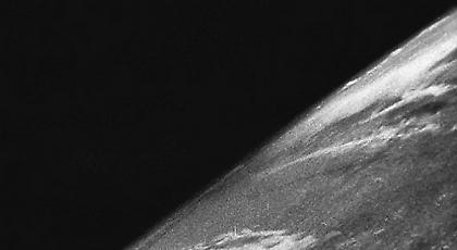 Aυτή είναι η πρώτη φωτογραφία της Γης από το διάστημα - Την τράβηξαν με τεχνολογία των ναζί