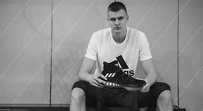 «Χρυσώνει» τον Πορζίνγκις η Αdidas!