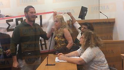 Βίντεο από πλειστηριασμό: Παλιοκοράκι, μας κουνάς και το κεφάλι!