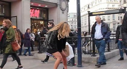 Συγκλονιστικό βίντεο: Γυναίκα αιμορραγεί στη μέση του δρόμου στο Λονδίνο και σοκάρει τους πάντες!