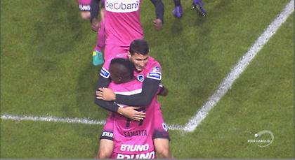 Το… κάρφωσε από κοντά ο Καρέλης (video)