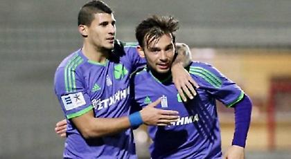 Η φωτογραφία των σκόρερ Καρέλη-Νίνη μετά την «μάχη» τους