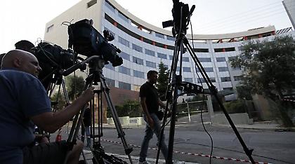 Πυρ ομαδόν από τα κόμματα για τις άδειες: Ζητούν εκλογές και παραιτήσεις