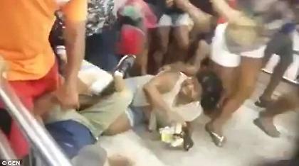 Βίντεο: Ποδοπατούνται και μαλλιοτραβούνται για τις εκπτώσεις στη Βραζιλία