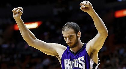 Το εντυπωσιακό κάρφωμα του Κουφού κόντρα στους Σπερς (video)