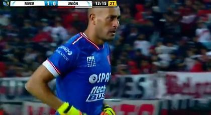 Τερματοφύλακας στην Αργεντινή κάνει φοβερή χειρονομία για τον διαιτητή! (video)