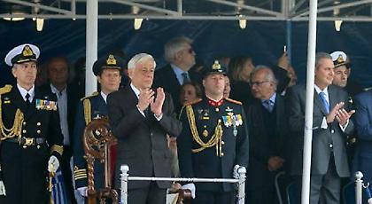 Πολίτης στον ΠτΔ: Κύριε Παυλόπουλε, γιορτάζουμε το «όχι» που δεν λέτε σε κανέναν (video)