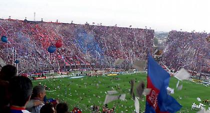 Οι οπαδοί της Σαν Λορέντζο τραγούδησαν Ερνίκε Ιγκλέσιας και γκρέμισαν την κερκίδα! (video)