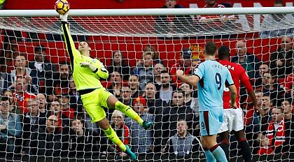 Ο γκολκίπερ της Μπέρνλι βγάζει ασύλληπτο γυριστό του Ζλάταν (video)