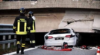 Η στιγμή της κατάρρευσης γέφυρας στην Ιταλία (video)