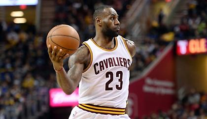 Πάσα... από άλλο πλανήτη ο Λεμπρόν (video)